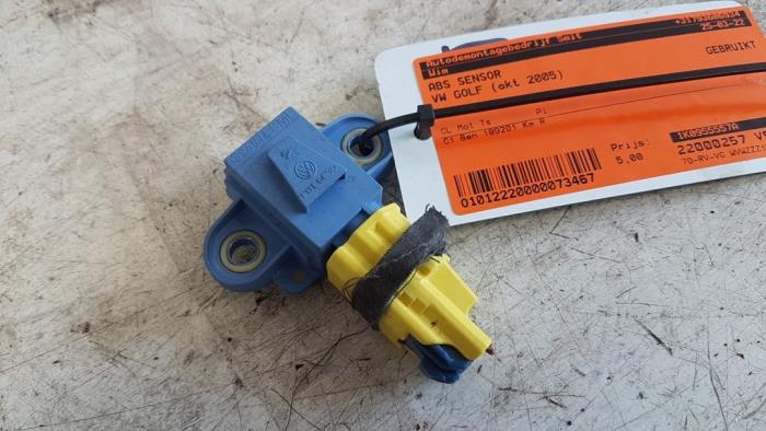 Begagnade ABS-sensor Volkswagen Golf V (1K1) 1.4 FSI 16V Pris € 5,00 Marginaltabell erbjuds av Autodemontagebedrijf Smit