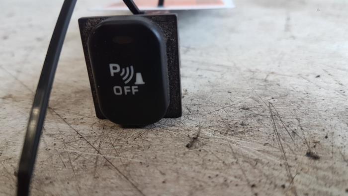 Usados Interruptor PDC Peugeot 607 (9D/U) 2.7 HDi V6 24V Precio € 10,00 Norma de margen ofrecido por Autodemontagebedrijf Smit