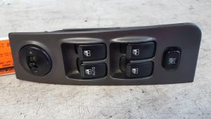 Usados Interruptor combinado de ventanillas Hyundai Matrix 1.6 16V Precio € 35,00 Norma de margen ofrecido por Autodemontagebedrijf Smit