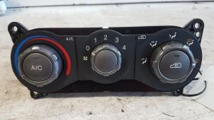 Usados Panel de control de calefacción Hyundai Matrix 1.6 16V Precio € 30,00 Norma de margen ofrecido por Autodemontagebedrijf Smit