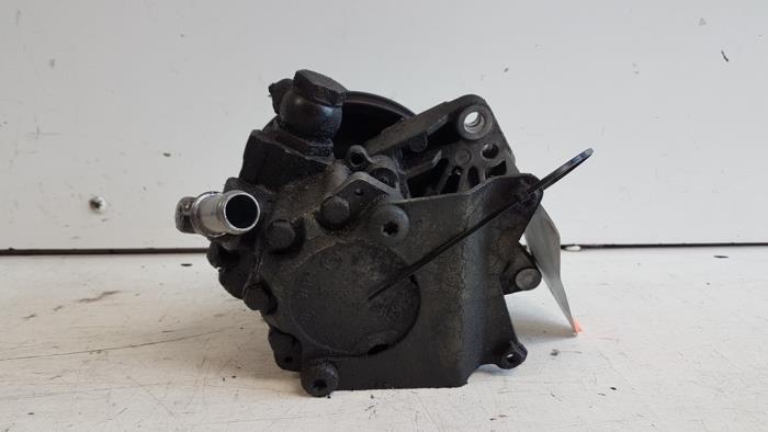 Used Power steering pump Landrover Freelander Hard Top 2.0 td4 16V Price € 25,00 Margin scheme offered by Autodemontagebedrijf Smit