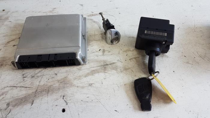 Used Ignition lock + computer Mercedes S (W220) 3.2 S-320 18V Price € 125,00 Margin scheme offered by Autodemontagebedrijf Smit