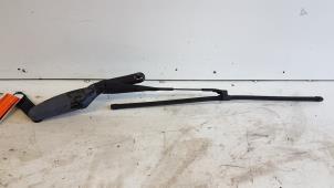 Used Front wiper arm Mercedes S (W220) 3.2 S-320 18V Price on request offered by Autodemontagebedrijf Smit