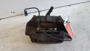 Used Front brake calliper, left Mercedes S (W220) 3.2 S-320 18V Price € 35,00 Margin scheme offered by Autodemontagebedrijf Smit