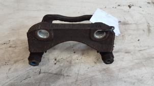 Used Front brake calliperholder, right Renault Twingo II (CN) 1.2 Price € 10,00 Margin scheme offered by Autodemontagebedrijf Smit