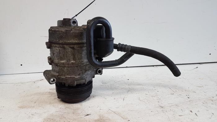 Usagé Compresseur de clim BMW 3 serie Touring (E46/3) 320i 24V Prix € 20,00 Règlement à la marge proposé par Autodemontagebedrijf Smit