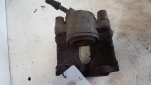 Used Front brake calliper, right BMW 3 serie Touring (E46/3) 320i 24V Price on request offered by Autodemontagebedrijf Smit