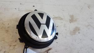 Usagé Poignée hayon Volkswagen Golf V (1K1) 1.4 16V Prix € 15,00 Règlement à la marge proposé par Autodemontagebedrijf Smit