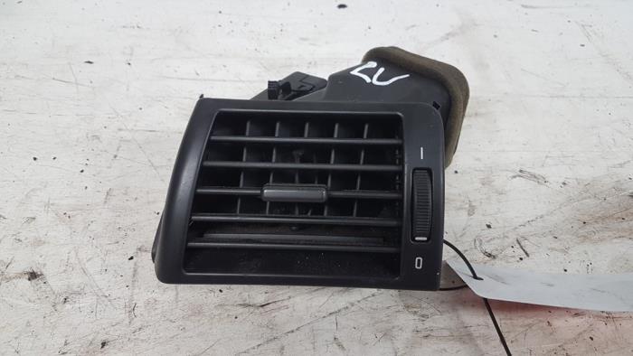 Dashboard vent from a BMW 3 serie Compact (E46/5) 316ti 16V 2004