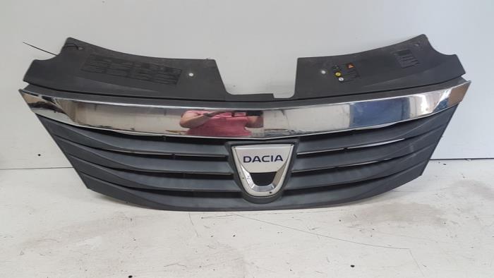 Używane Grill Dacia Logan MCV I (KS) 1.6 Cena € 35,00 Procedura marży oferowane przez Autodemontagebedrijf Smit