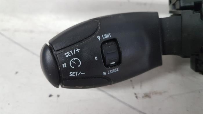 Interruptor combinado columna de dirección de un Peugeot 307 (3A/C/D) 1.6 HDiF 16V 2006