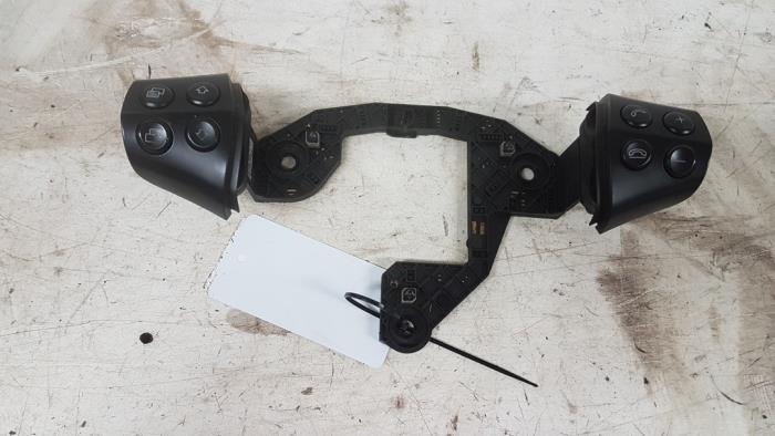 Steering wheel switch from a Mercedes-Benz A (W169) 2.0 A-160 CDI 16V 5-Drs. 2006