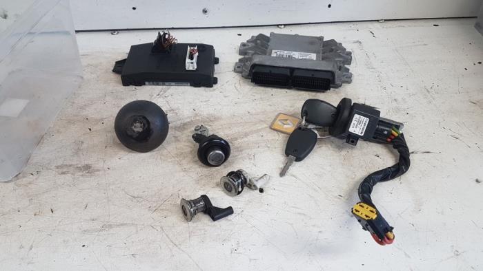 Used Ignition lock + computer Dacia Sandero I (BS) 1.4 Price € 110,00 Margin scheme offered by Autodemontagebedrijf Smit