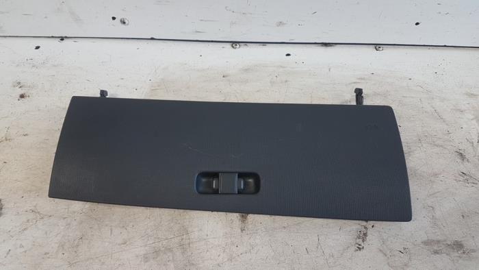 Dashboard cover / flap from a Daihatsu Sirion/Storia (M1) 1.3 16V DVVT 2004