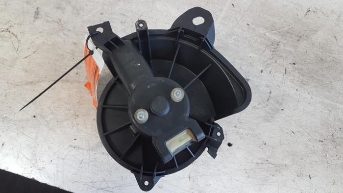 Heating and ventilation fan motor from a Opel Corsa D 1.0 2007
