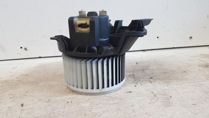 Heating and ventilation fan motor from a Opel Corsa D 1.0 2007