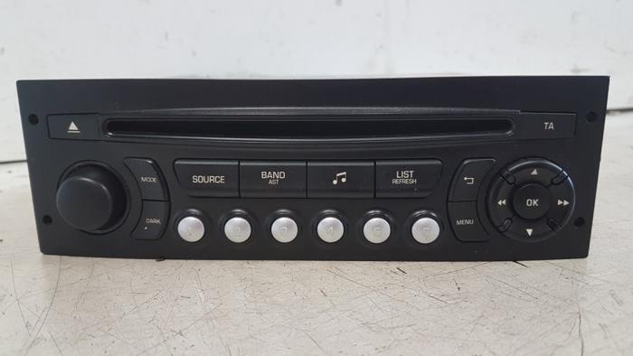Radio CD player from a Citroën Berlingo 1.6 Hdi 75 2013