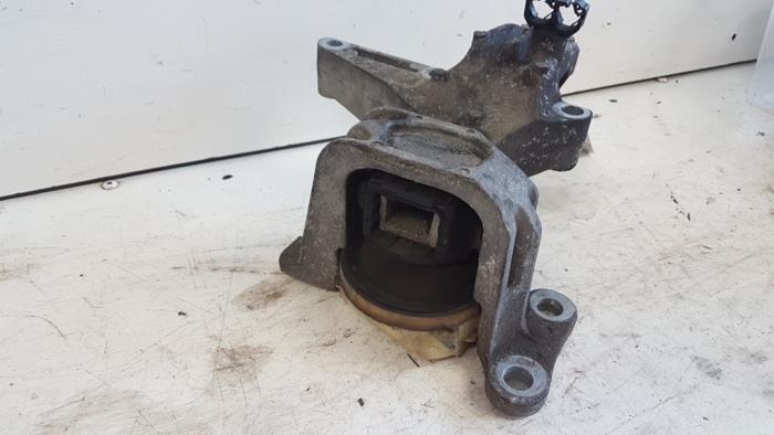 Used Engine mount Renault Megane III Grandtour (KZ) 1.5 dCi 110 Price € 45,00 Margin scheme offered by Autodemontagebedrijf Smit