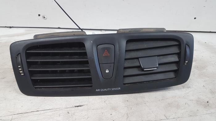 Dashboard vent from a Renault Megane III Grandtour (KZ) 1.5 dCi 110 2012