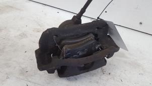 Used Front brake calliper, left Mercedes C Combi (S203) 2.2 C-200 CDI 16V Price € 45,00 Margin scheme offered by Autodemontagebedrijf Smit