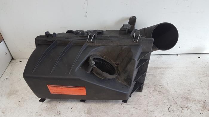 Begagnade Luftfilterhus Mercedes E (W210) 3.0 E-300D Turbo 24V Pris € 35,00 Marginaltabell erbjuds av Autodemontagebedrijf Smit