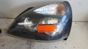 Used Headlight, left Renault Clio II (BB/CB) 1.6 16V Price € 30,00 Margin scheme offered by Autodemontagebedrijf Smit