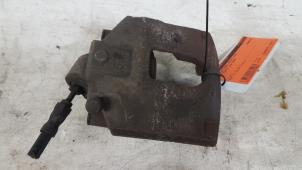 Used Front brake calliper, right Ford Fiesta 5 (JD/JH) 1.3 Price € 10,00 Margin scheme offered by Autodemontagebedrijf Smit