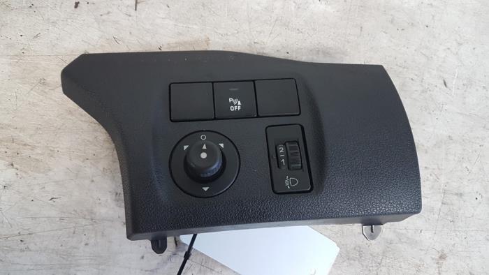 Używane Przelacznik lusterka Citroen Berlingo 1.6 Hdi 75 16V Phase 1 Cena € 25,00 Procedura marży oferowane przez Autodemontagebedrijf Smit