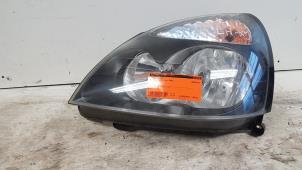 Used Headlight, left Renault Clio II (BB/CB) 1.6 16V Price € 25,00 Margin scheme offered by Autodemontagebedrijf Smit