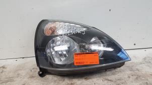 Used Headlight, right Renault Clio II (BB/CB) 1.6 16V Price € 25,00 Margin scheme offered by Autodemontagebedrijf Smit