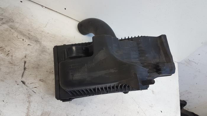 Air box from a Renault Clio III (BR/CR) 1.4 16V 2006