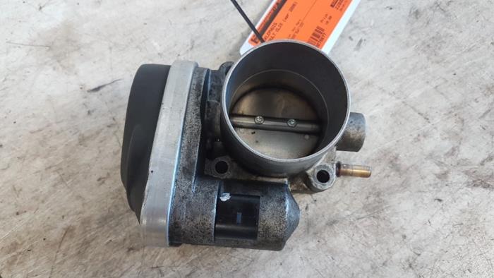 Throttle body from a Renault Clio III (BR/CR) 1.4 16V 2006