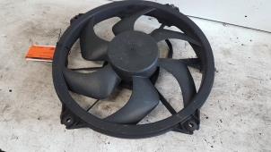 Used Radiator fan Citroen C4 Picasso (UD/UE/UF) 2.0 16V Autom. Price on request offered by Autodemontagebedrijf Smit