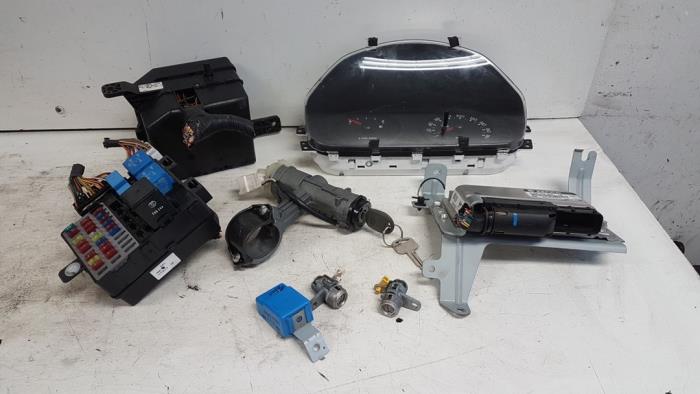 Used Ignition lock + computer Kia Picanto (BA) 1.0 12V Price € 125,00 Margin scheme offered by Autodemontagebedrijf Smit