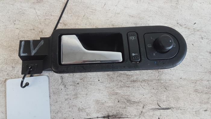 Usados Interruptor combinado de ventanillas Volkswagen New Beetle (9C1/9G1) 2.0 Precio de solicitud ofrecido por Autodemontagebedrijf Smit