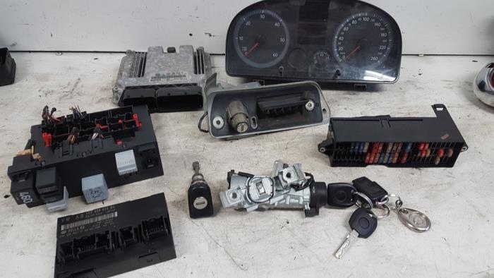 Used Ignition lock + computer Volkswagen Caddy III (2KA,2KH,2CA,2CH) 2.0 SDI Price on request offered by Autodemontagebedrijf Smit