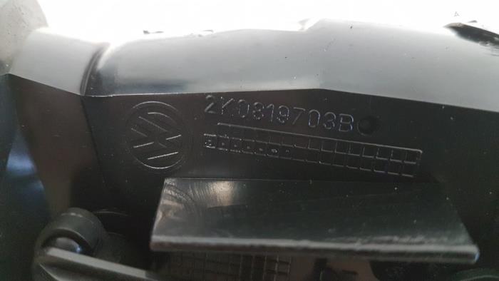 Rejilla de aire de salpicadero de un Volkswagen Caddy III (2KA,2KH,2CA,2CH) 2.0 SDI 2005