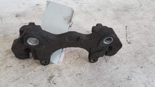 Used Front brake calliperholder, right Opel Astra H (L48) 1.7 CDTi 16V Price € 10,00 Margin scheme offered by Autodemontagebedrijf Smit