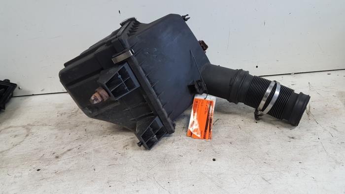 Begagnade Luftfilterhus Audi A4 Avant (B5) 2.6 V6 Pris € 25,00 Marginaltabell erbjuds av Autodemontagebedrijf Smit