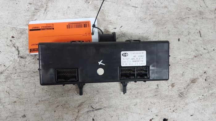 Używane Modul climatronic Alfa Romeo 166 2.4 JTD 20V Cena € 50,00 Procedura marży oferowane przez Autodemontagebedrijf Smit