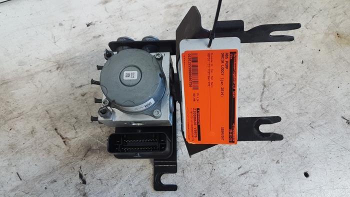 Begagnade ABS-pump Dacia Lodgy (JS/SD0J) 1.2 TCE 16V Pris € 50,00 Marginaltabell erbjuds av Autodemontagebedrijf Smit