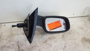 Used Wing mirror, left Renault Clio III (BR/CR) 1.4 16V Price € 15,00 Margin scheme offered by Autodemontagebedrijf Smit