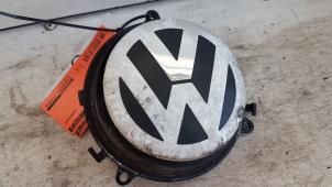 Usagé Poignée hayon Volkswagen Golf V (1K1) 1.6 FSI 16V Prix € 15,00 Règlement à la marge proposé par Autodemontagebedrijf Smit