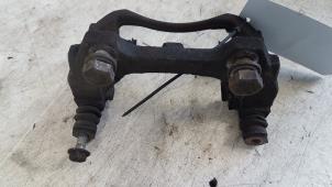 Used Front brake calliperholder, left Opel Corsa D 1.3 CDTi 16V ecoFLEX Price € 10,00 Margin scheme offered by Autodemontagebedrijf Smit