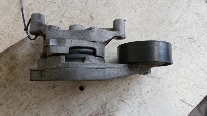 Usados Rodillo tensor correa múltiple Audi A3 Sportback (8PA) 2.0 TFSI 16V Precio € 15,00 Norma de margen ofrecido por Autodemontagebedrijf Smit