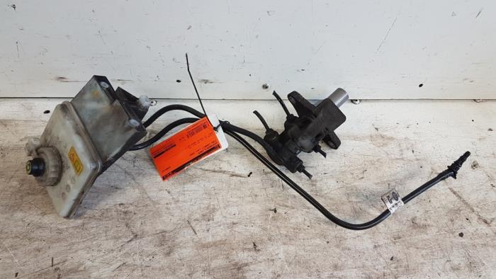 Brake fluid reservoir
