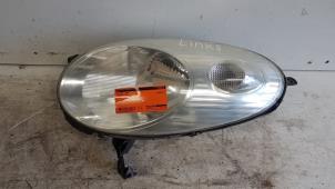 Used Headlight, left Nissan Micra (K12) 1.2 16V Price € 25,00 Margin scheme offered by Autodemontagebedrijf Smit