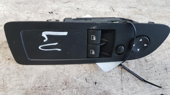 Usados Interruptor combinado de ventanillas BMW 1 serie (E81) 118d 16V Precio de solicitud ofrecido por Autodemontagebedrijf Smit