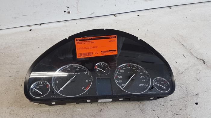 Instrument panel from a Peugeot 407 SW (6E) 1.8 16V 2004