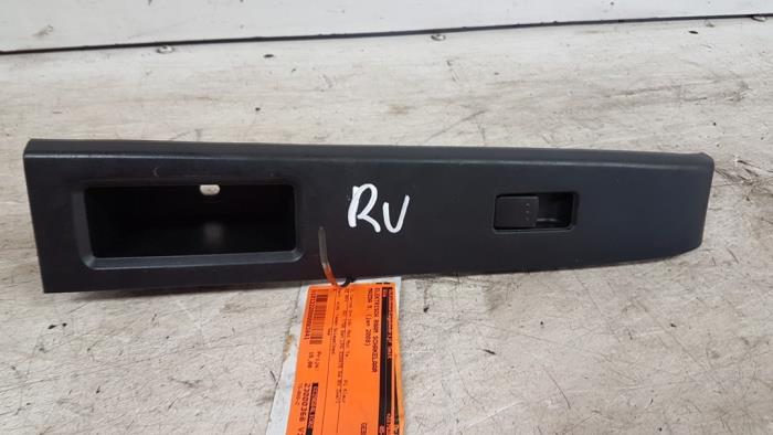 Usados Interruptor de ventanilla eléctrica Mazda 5 (CR19) 1.8i 16V Precio € 15,00 Norma de margen ofrecido por Autodemontagebedrijf Smit